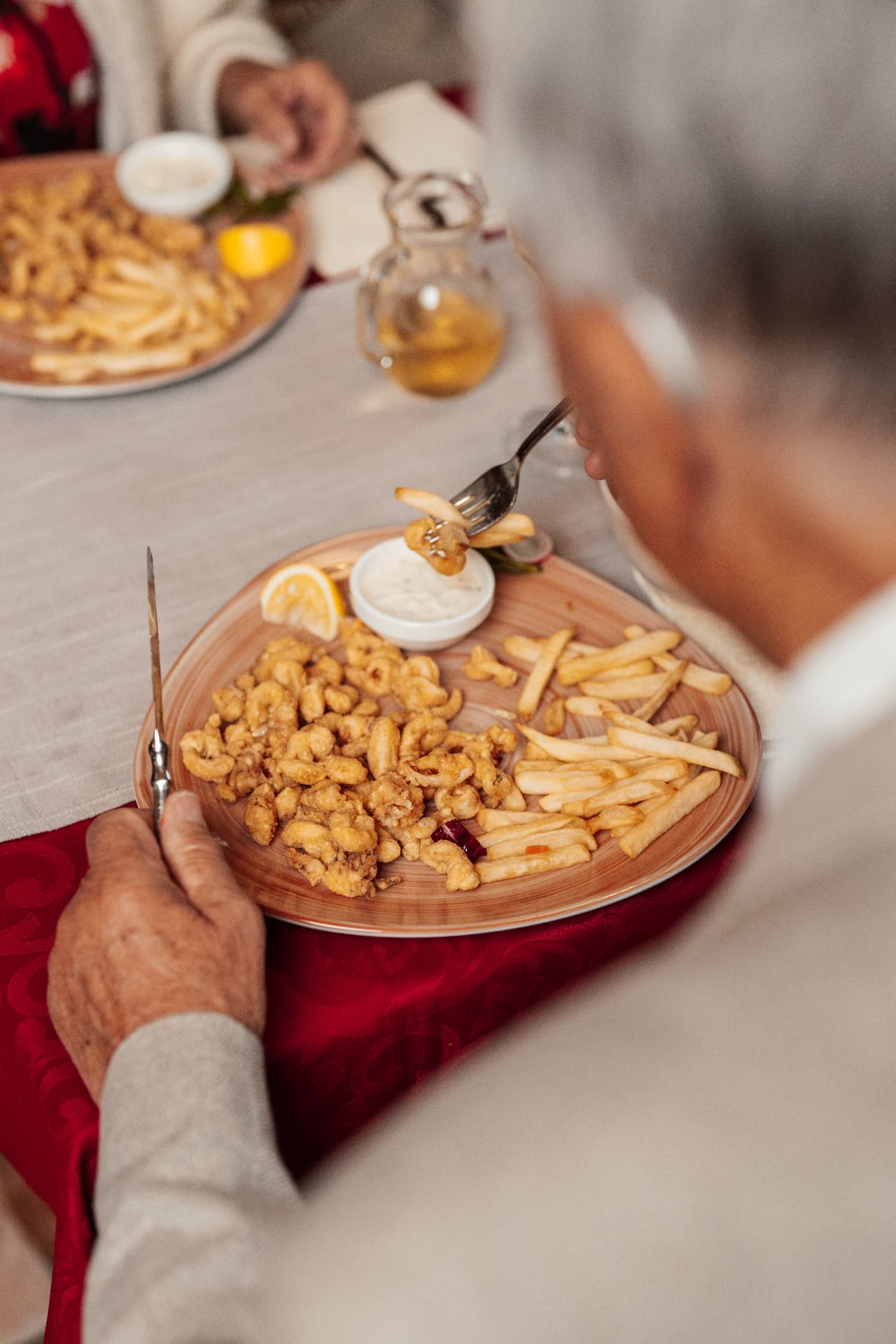 Ocvrti calamari s prilogo iz naše kuhinje
